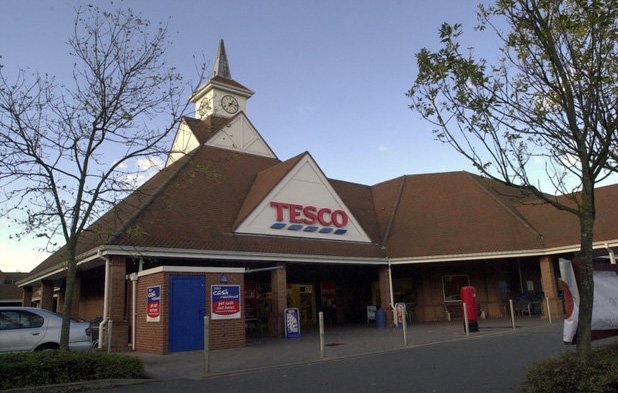 SafWaldInitiat's tweet photo. For Nov/Dec our annual #DanceInTheSquare is @Tesco blue token option at both the main Radwinter Rd store &amp; Pleasant Valley #TescoExpress. Please pop your tokens in the box. Fab prizes: £4000, £2000 &amp; £1000 will help us to continue running this much-loved town event. Thank you! https://t.co/jf5q2avqix