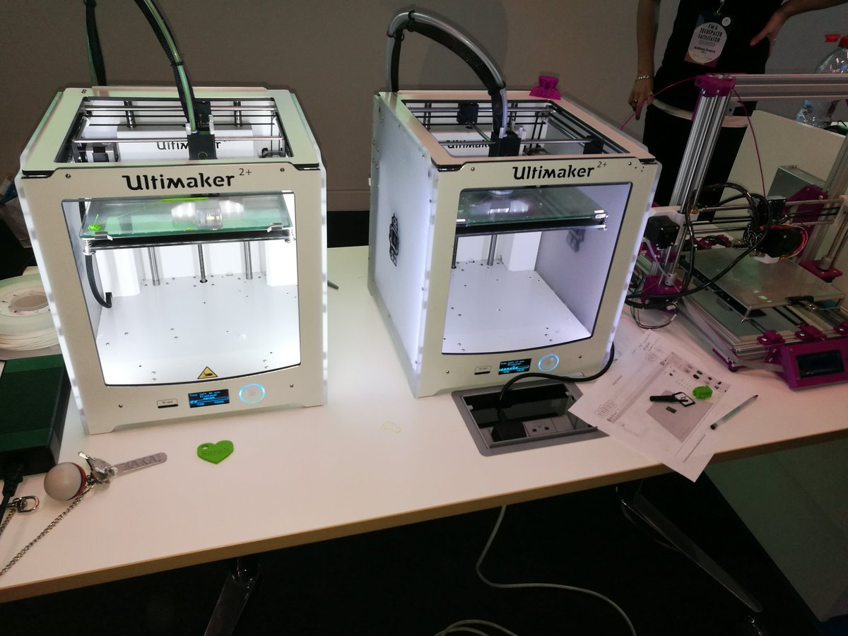 theJamesBilson's tweet photo. 3D Printing workshop facilitation at #GoogleFoundry as part of 2018. #steam activities and creativity abound. #techfest @ESBGroup @InverCommunity @google
#ESBCreativeTechFest #Gaeilge2018 #STEMinYouthWork
@nycinews https://t.co/2WkK67iqES