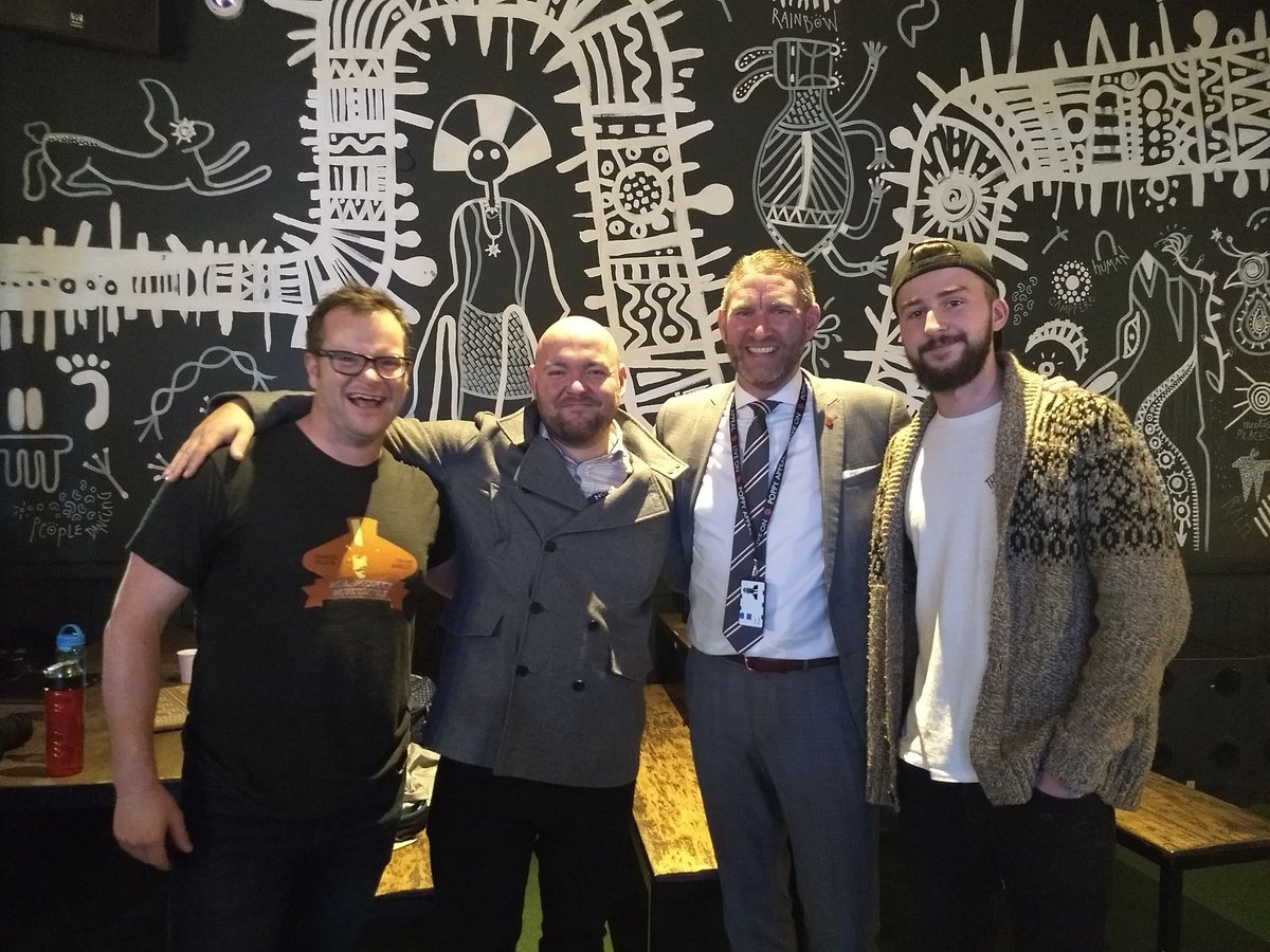 therebelschool's tweet photo. Great having Andy and Marc from @OracleReading visit us today at @Walkabout and talking about the importance of positive attitude in business! #rdguk #PopUpReading #PopUpRevolution https://t.co/HKmJWqleMT