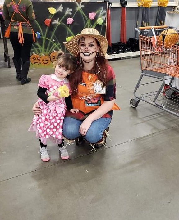LarissaSwift1's tweet photo. Cutest Minnie Mouse I've ever seen! My mini me came to enjoy trick or treating festivities at 4714 last night before trying to take handfuls of our neighbors candy 😂 https://t.co/bc2k7J4bHN