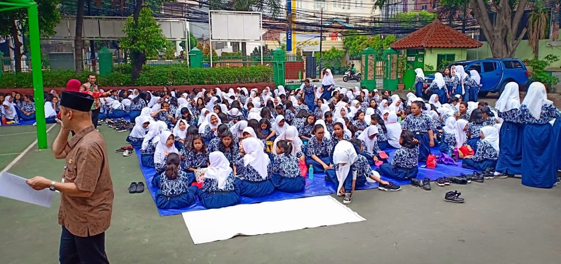 Pagi 1 Nov td menjadi momen  belajar di luar kelas (outdoor clasroom day) di seluruh dunia dlm rangka memperingati hari anak Internasional, anak2 sangat senang krn mereka dpt bermain dan berkreatifitas sambil membangun lebersamaan dan kekompakan, mdh2an berkelanjutan