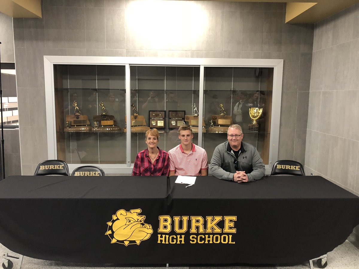 baseball_burke's tweet photo. Signed, sealed and delivered!!!
These guys are good players but even better people. 291 days left here at Burke, keep grinding and let’s accomplish the goals we have in front of us!! There are a lot more signings to come with these sr’s
#championshipexpectations
#yearofthedogs https://t.co/gcubjR6HLn