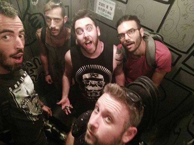 Random_Dogs's tweet image. אפשר להגיד שאיבדנו את זה סופית.
מחר אנחנו מגיעים ל תיאטרון תמונע , כדי לגרום לכם לאבד את זה ביחד איתנו, בבית המשוגעים שנבנה ביחד עם @sydney_il
 ו- @thesecretsaintsofficial . 
יאללה, תבואו.
🤪🎸☠ כרטיסים בביו 👆