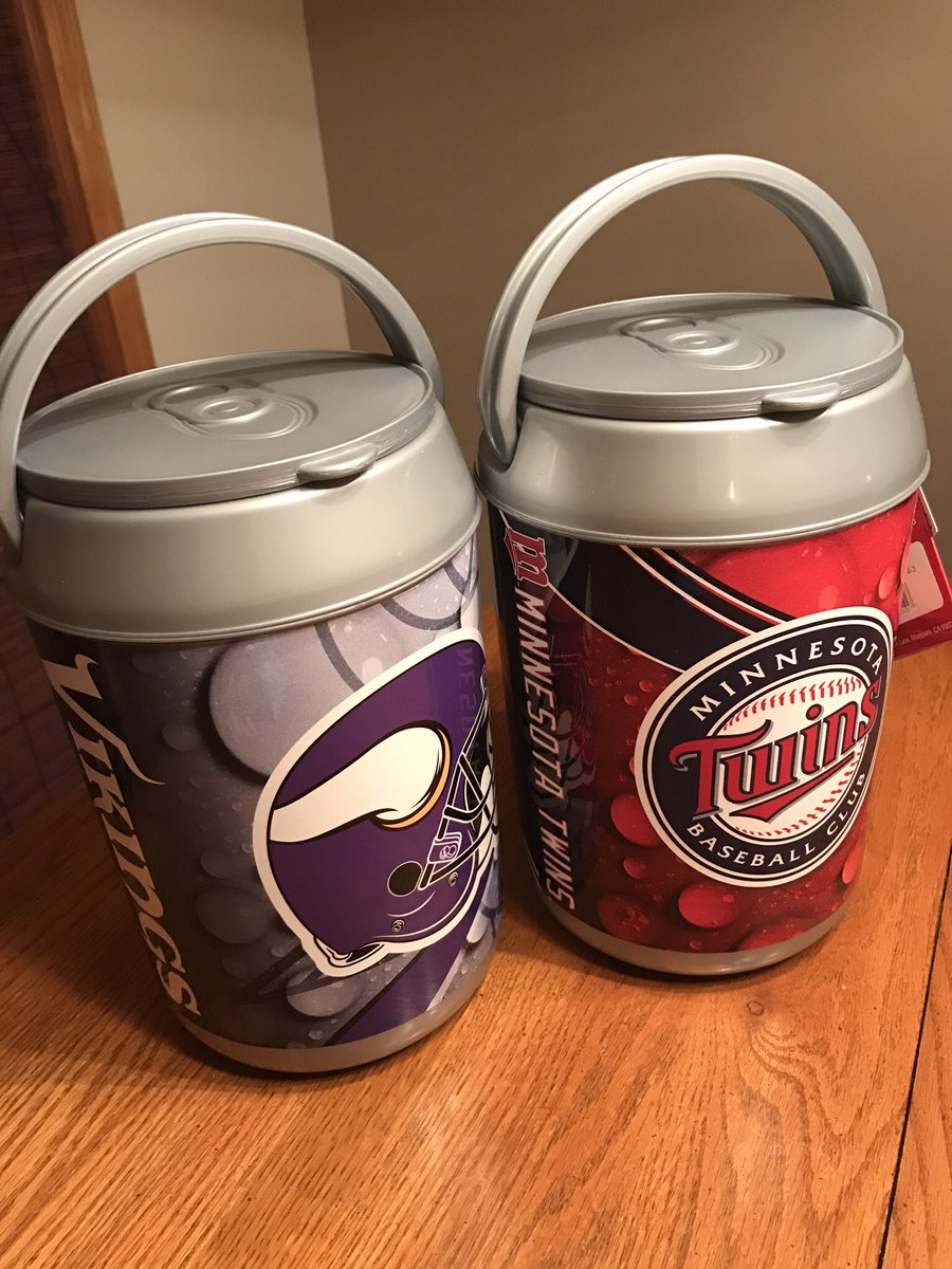 wfhockeymomma's tweet photo. Schwetty Night Out!! Just a couple of the awesome items in the silent auction #SatNov3 #rookiessportsbar #schwettyinc https://t.co/pSV9IUrBzY