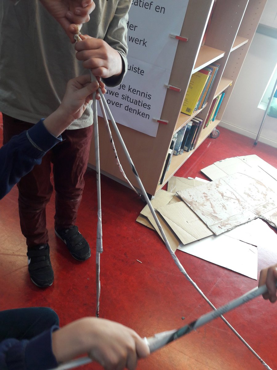 IlseWassenaar's tweet photo. In het #Denklab @AWBRonderwijs bouwen we een  prototype van een vakantieverblijf dat in een supermarkt tasje past en  waar 2 mensen  in passen. #projectarchitectuur https://t.co/2T5h3x702c