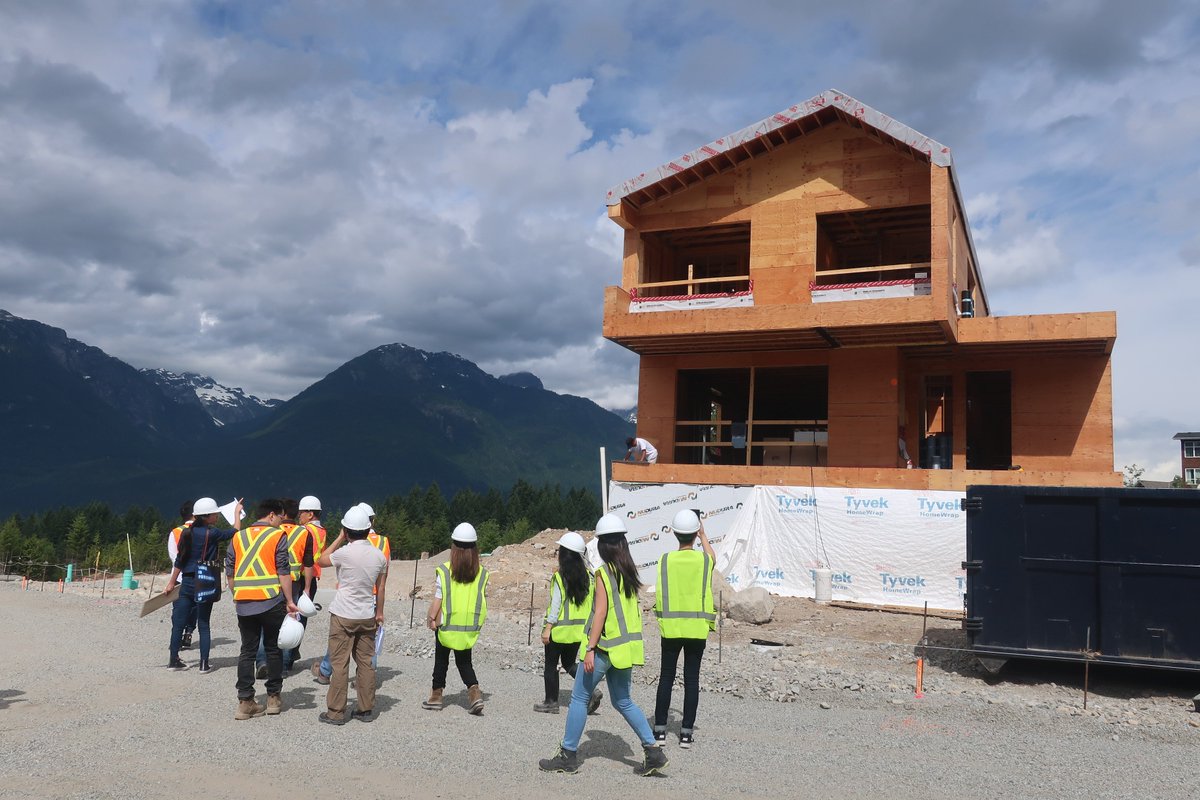 The roof is on and the walls are up! 
This photo is actually from a while ago, but we are so proud of the progress on our #ShowHome! 🏠 
--
#Squamish #MovetoSquamish #DreamHouse #architecture #SquamishLiving #Holborngrp #ElevatingLifestyles #UniversityHeights #ModernbyNature