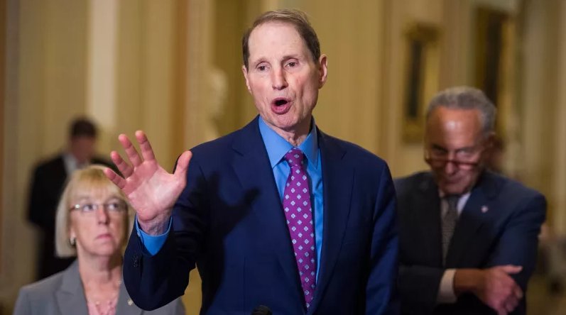 kitson's tweet image. Wyden unveils plan to protect private data, restore #DoNotTrack&amp;amp;jail reckless CEOs gizmo.do/dHdHojp  cc @Benioff