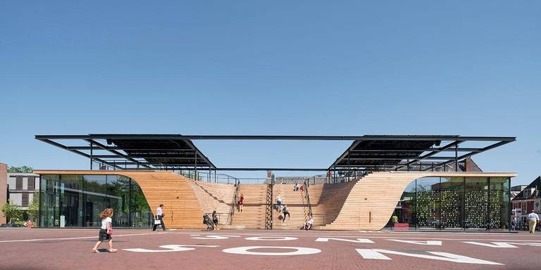 Taalpodium Obe kan de LC-publieksprijs winnen van de Vredeman de Vries Prijs voor Architectuur 2018. Stem jij ook (voor 11 nov)? Dank!! (Ontwerp: <a href="/Powerhouse_Co/">BlockkBoyZ</a> / Realisatie: @BouwbedrijfLont )
lc.nl/friesland/Vred…