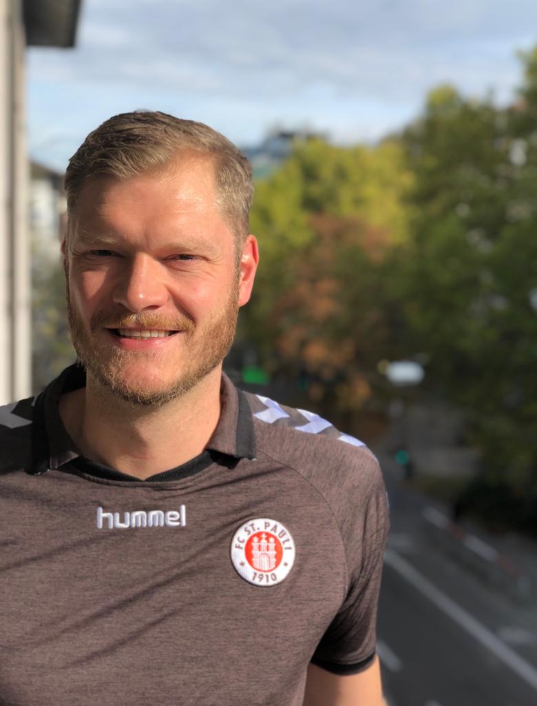 fcstpauli's tweet photo. Moin @JogiBitter, uns ist zwar gerade entfallen, für welchen Club Du die meisten Spiele in Deiner Karriere bestritten hast, aber wir wissen dafür, dass Dein Herz braun-weiß schlägt. Alles Gute für Dein 5⃣0⃣0⃣. Spiel in der @DKBHBL und weiterhin viel Erfolg mit dem @tvb1898. #fcsp https://t.co/UpMdB4jlmw