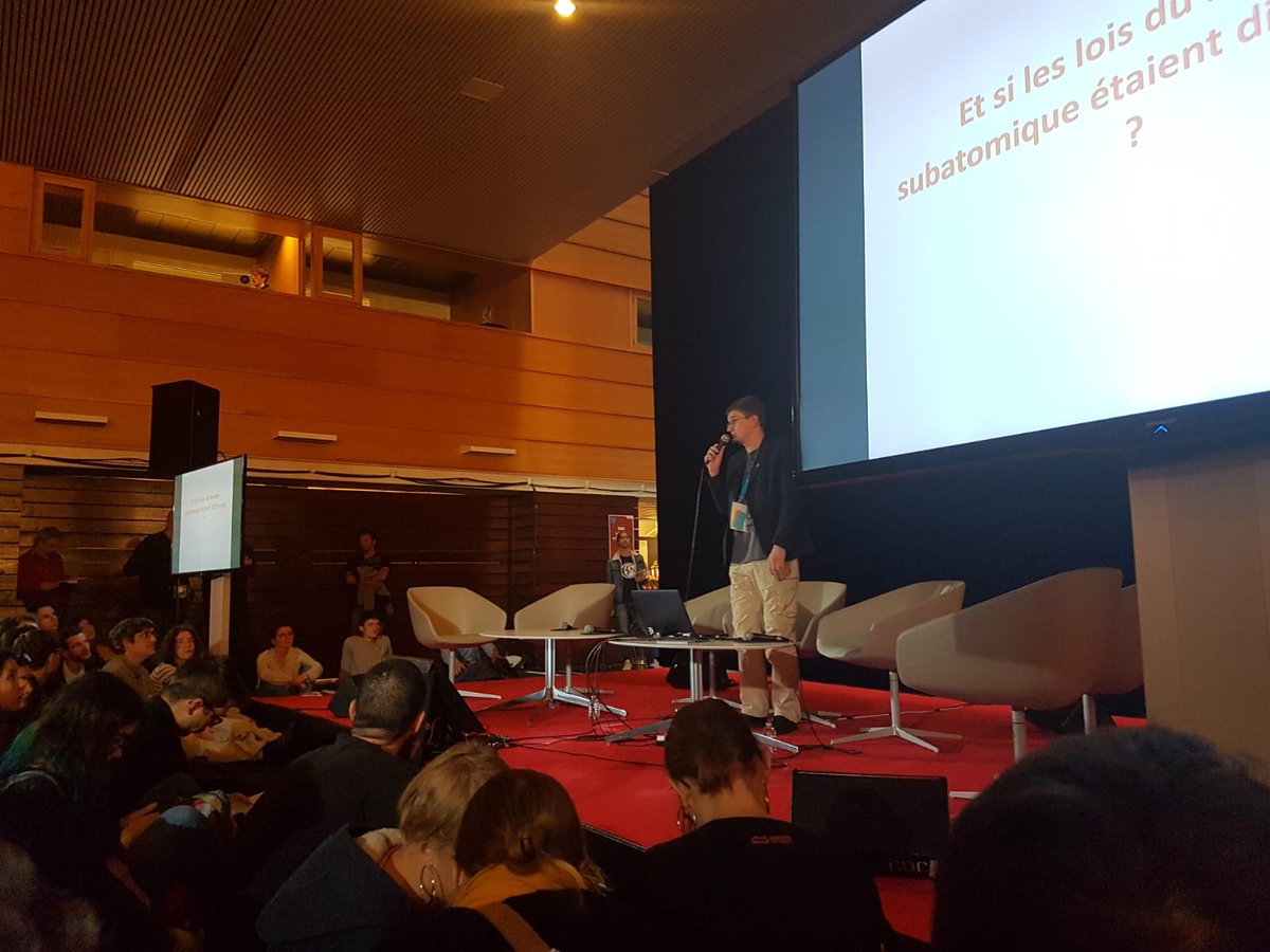 CEA_Officiel's tweet photo. Beaucoup de monde venu écouter Antoine #Drouard aux #Utopiales2018, #physicien #nucléaire au CEA avec nous qui nous allons maintenant réviser notre connaissance de la physique et surtout réaliser une expérience de pensée: "Et si les lois du monde #atomique étaient différentes?" https://t.co/8v7DFhhr7d