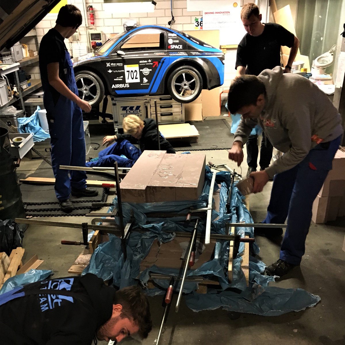 TUfast_eco's tweet photo. ThrowbackThursday🔙
Last weekend we had a glueing marathon! So what you see here is the first step, towards our carbon-tools... hard to imagine, right? 😜    

#tum #muc019 #makethefuture #shellecomarathon #shellecomarathoneurope #efficiencyatitsfinest #asateam #teamwork #car https://t.co/QPbFmrH810