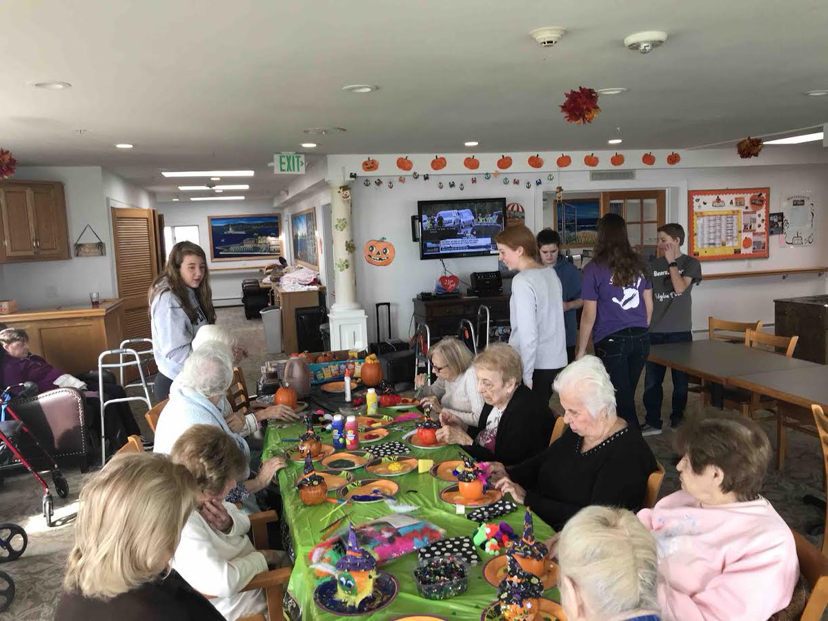 TU4Community's tweet photo. #babylon students helped facilitate a pumpkin painting event held at Babylon Beach House on Oct. 20. They helped residents decorate and paint pumpkins in celebration of the fall season. The students also handed out snacks and drinks to the residents. #kindless #love #compassion https://t.co/XWYQNmvx2f