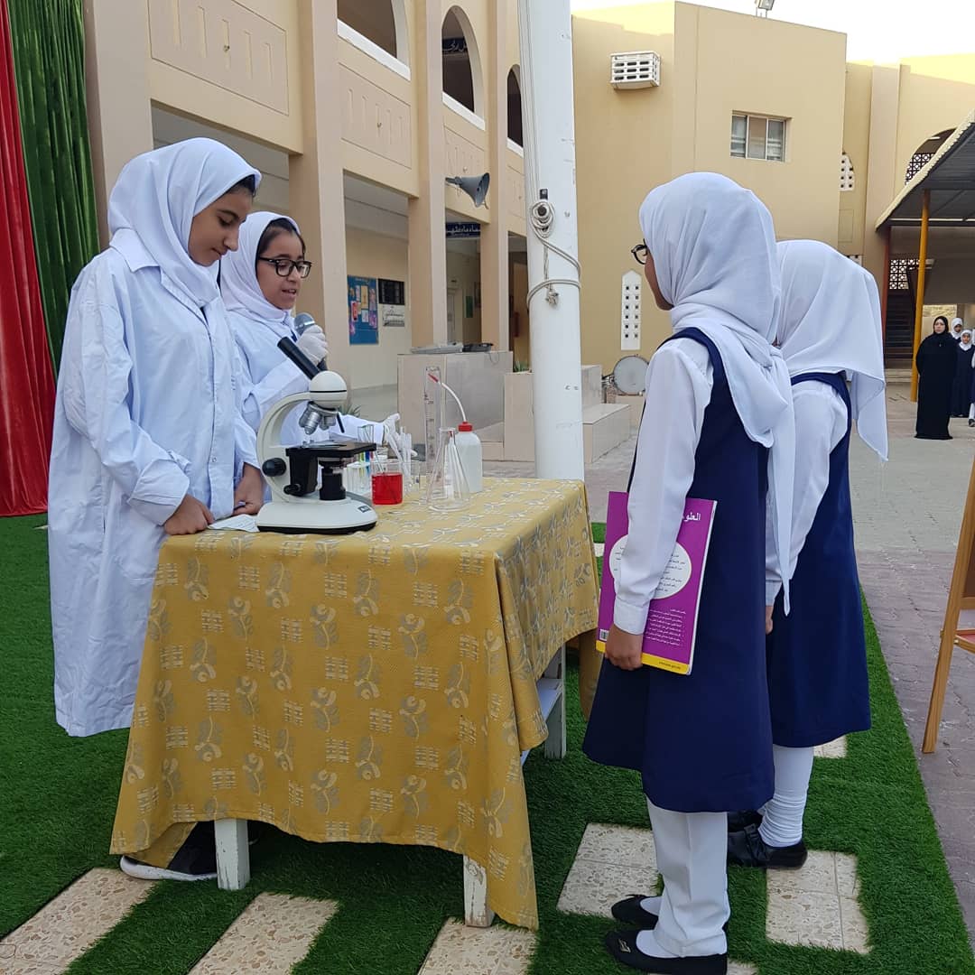 unesco_suk's tweet photo. ضمن فعاليات أكبر درس عالمي لتدريس أهداف التنمية المستدامة ومن أجل تحقيق هدف التعليم الجيد قامت فنيات مختبر العلوم بالمدرسة بتقديم برنامج اذاعي مميز عن أهمية المختبرات في سير عملية التعليم
#theworldlargestlesson
#أكبر_درس_في_العالم https://t.co/3dfunVsi75