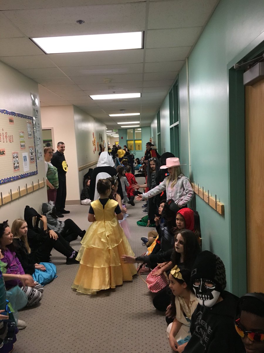 LaddLeopards's tweet photo. Fun costume parade at Ladd! #LaddLeopardsAK https://t.co/XCfSqOUguL