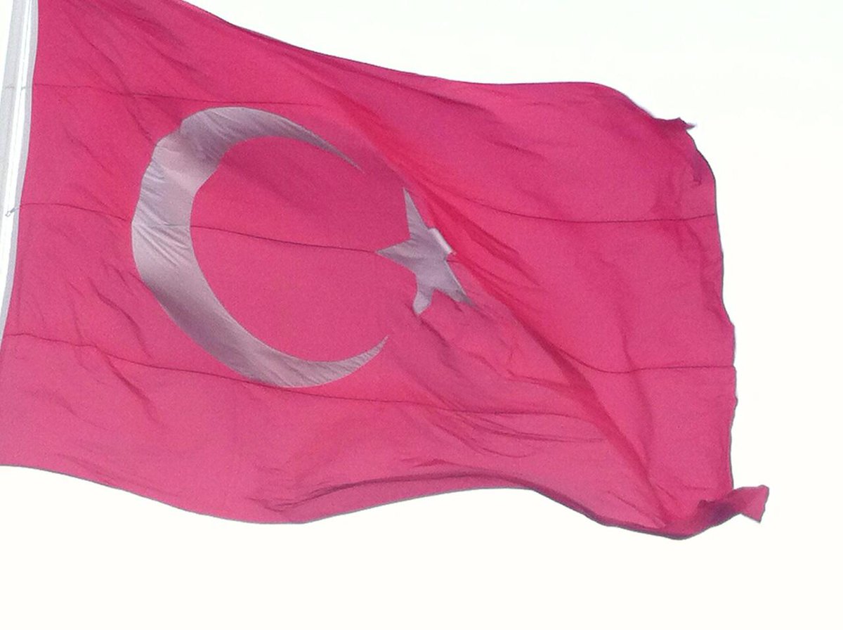 Gölgesinde huzur var Türkün bayrağının.....