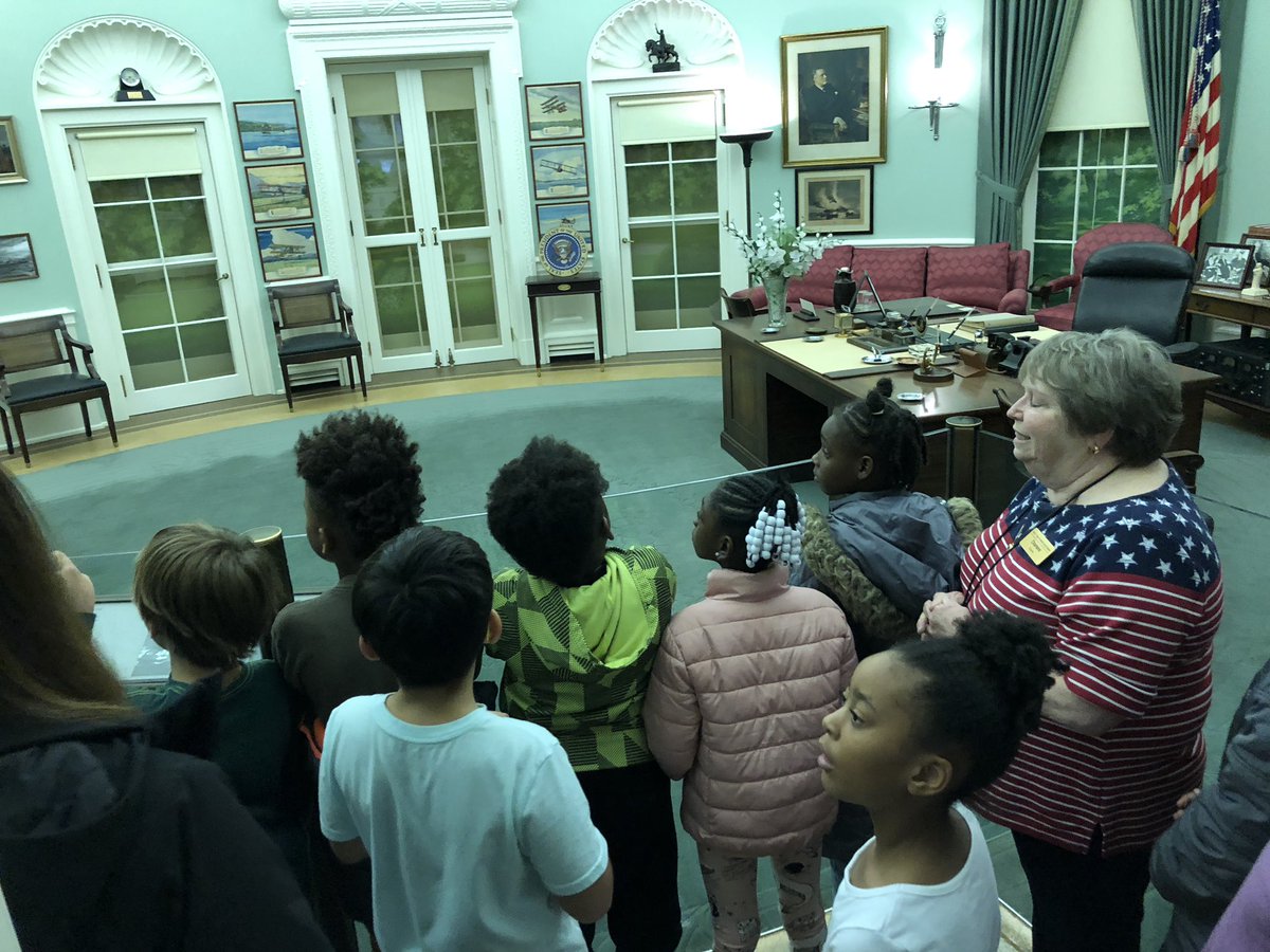 e_barchers's tweet photo. Learning about one of our famous Missourian,  Harry S. Truman. #3rdgraderocks @HMC1MeYouUs @laineyj_HMC1 @MrsStalkerHMC @CompassHMC1 https://t.co/XQBzjUGy9k