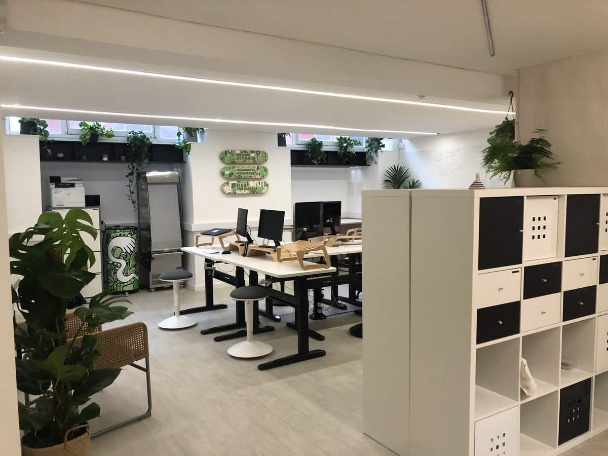 colabspacesuk's tweet image. LG offices are a tricky one, but we like to think we do them right.

#shoreditch #officespace #Creative #interiordecor #lightingdesign #techcity #business #startup