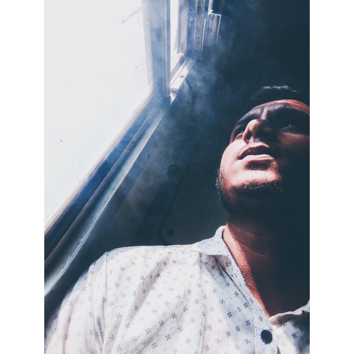 fahir_sh's tweet photo. কুয়াশার জরায়ু ছিঁড়ে সূর্য প্রসবে সকাল গড়িয়ে যায়  দিনে☺ https://t.co/PsPgKaBGa0