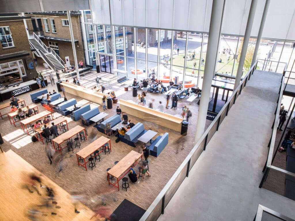 Wij zijn op zoek naar een junior onderzoeker! Bekijk de vacature op onze website: bit.ly/2Pws6os.