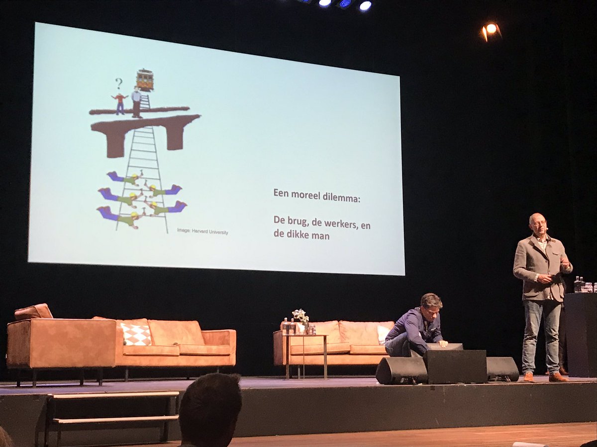 Vandaag naar Jaarcongres Evenementenveiligheid geweest. Deze presentatie was in elk geval het leukste...#ViktorLamme #nudging #dilemma