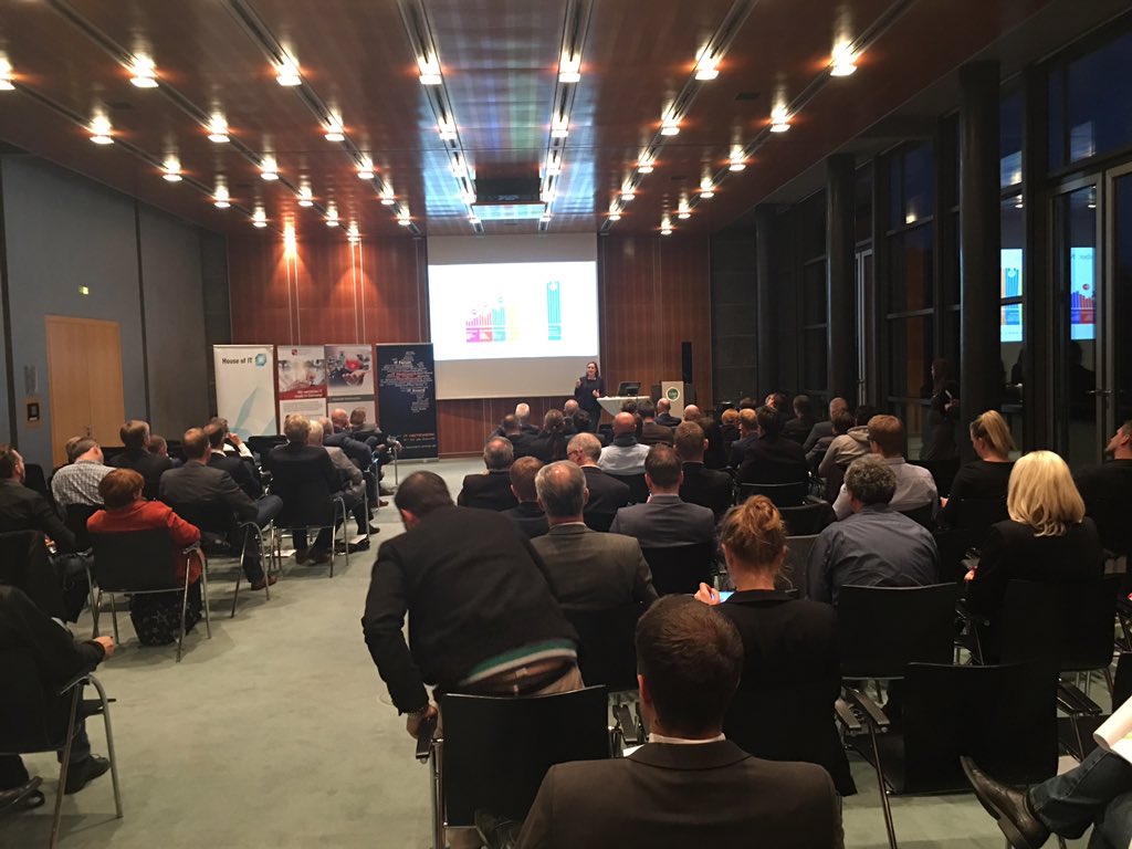 Das #ITForumKassel ist auch zu später Zeit noch gut besucht. @hit_darmstadt <a href="/ihoelt/">ihoelt</a> <a href="/ItWirtschaft/">IT2match</a>, #Kassel