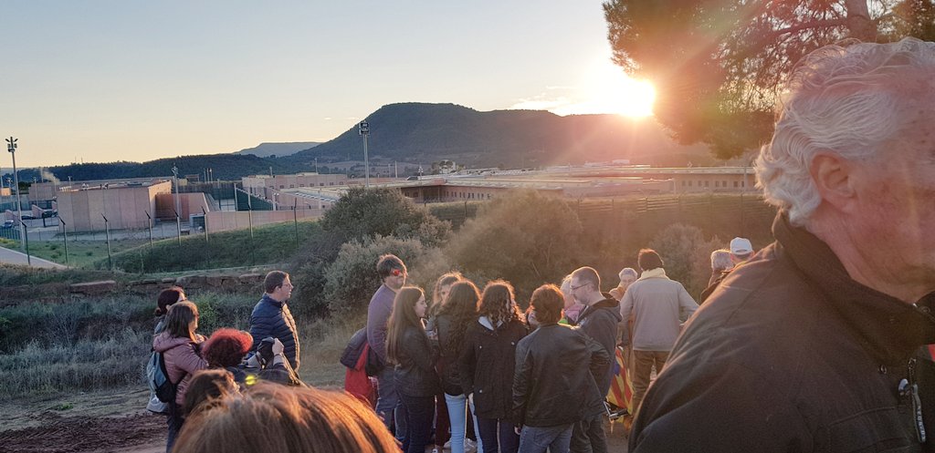 lamarta's tweet photo. #LLEDONERS
Exigim la #llibertat de les preses polítiques i dels presos polítics.
#FreeJunqueras #freeRomeva #FreeForn #FreeForcadell #FreeBases #FreeTurull #FreeRull
#FreeCuixart #FreeSanchez  #LlibertatPresosPolítics https://t.co/B7GuuSvpOn