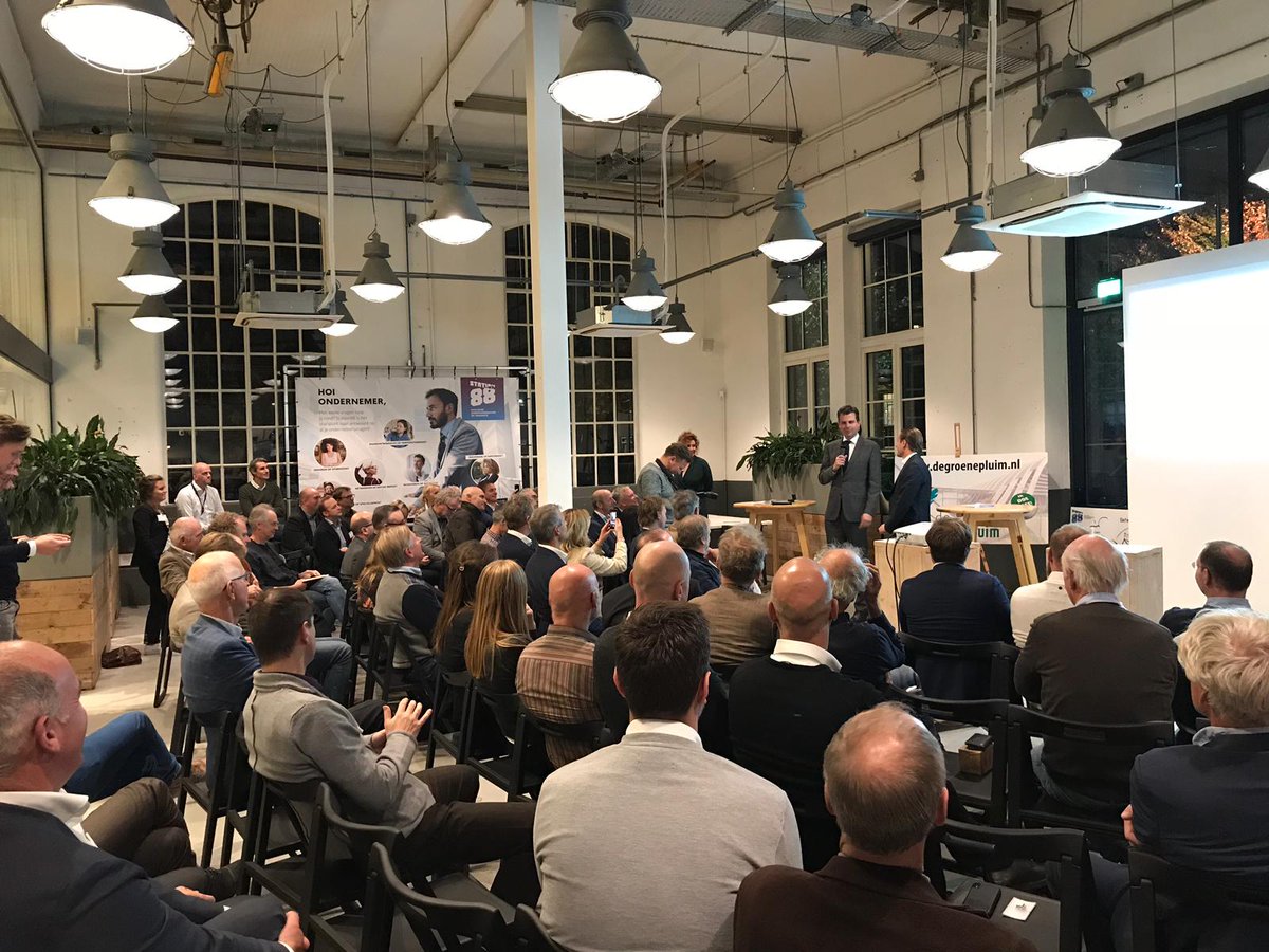 station88HOI's tweet image. Station88 feliciteert @remmersbouw met de award van @Degroenepluim, meest duurzame ondernemer in #regiohartvanbrabant @BerenddeVries #TOP #duurzaam @DuurzaamMOED