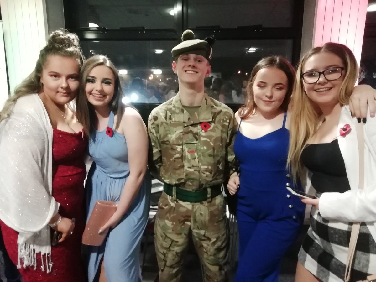 JenniferHensha9's tweet photo. Film premiere xx(I'm in the light blue dress)😂 https://t.co/6O2IwGpfGm