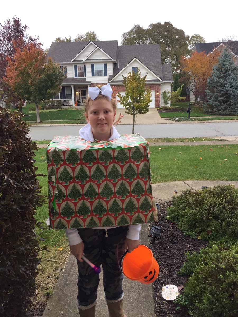 soccerhart30's tweet image. 3.5 miles 10 min weights #400miles #27togo #finishbeforedecember #happyhalloween #christmaspresent #astronaut