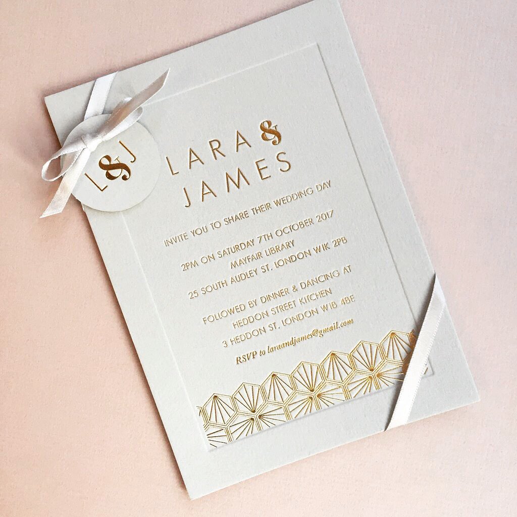 A hand tied satin ribbon, a letterpressed foil monogram &amp; a gorgeous ‘plate sink indentation’ in the paper - all adding that extra flourish 💕
#EEBportofinocollection #letterpressweddinginvitation