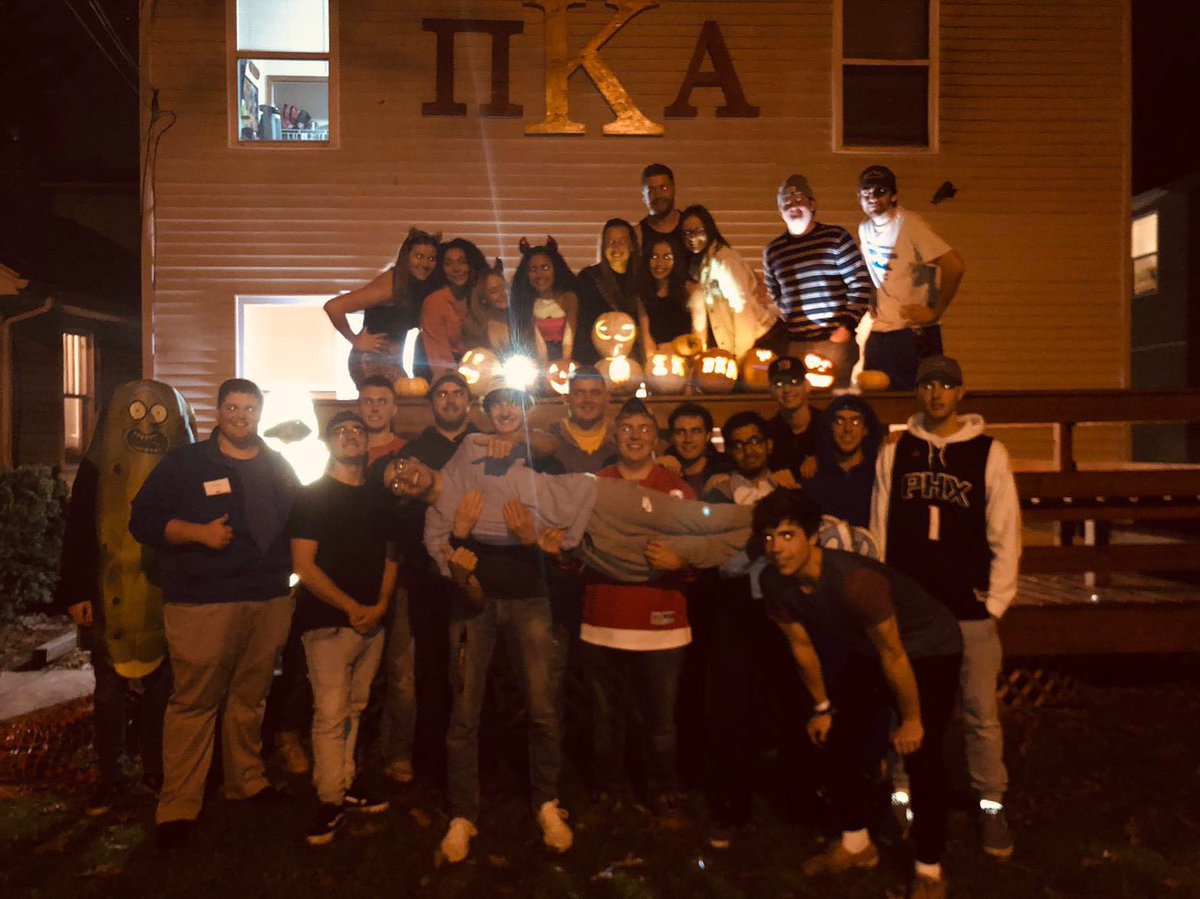 WMUPIKES's tweet image. The new members of @WMUPIKES &amp;amp; @SigmaKappaWMU had a blast carving pumpkins last night! 👻🎃