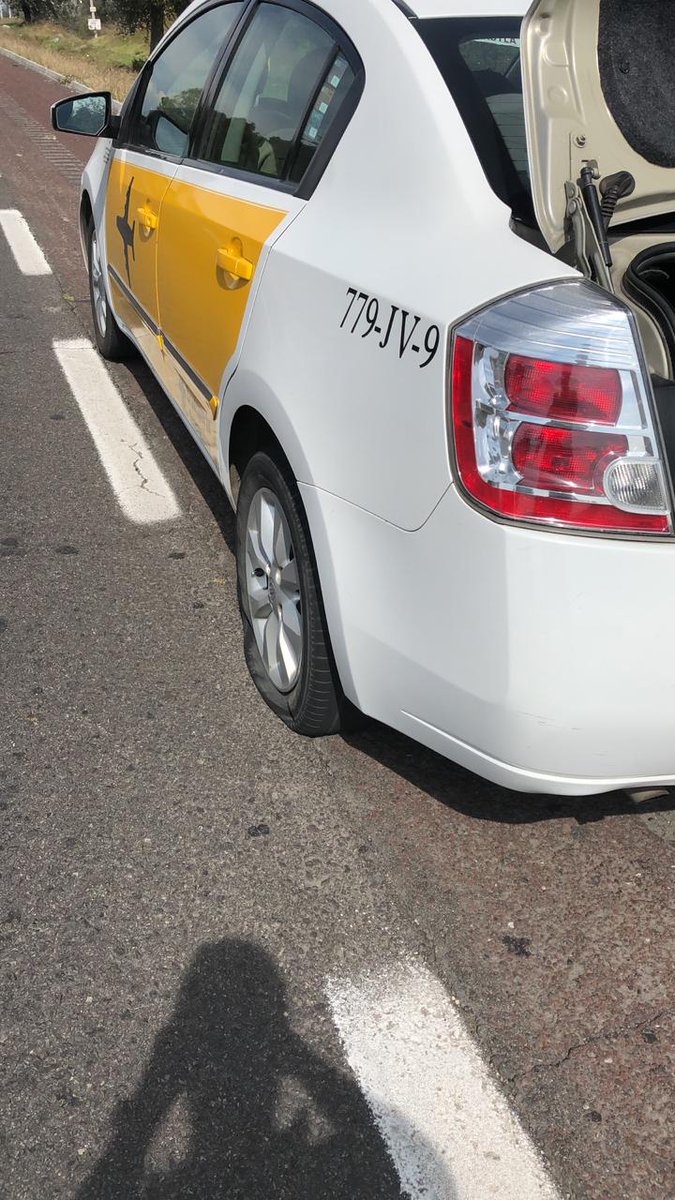 Ortega_Alberto9's tweet photo. @elsoldepuebla1 Casi morimos en carretera por fraude de @viajaVolaris en el vuelo 110 Pue-Can  y nos manda en taxi a CDMX ... Así expone a sus usuarios, hoy jueves 10:15am https://t.co/E7RySwPJH0