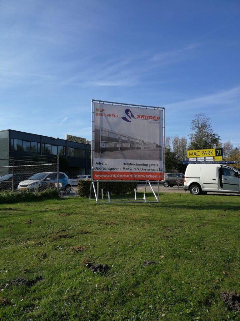 Gehele Renovatie kantoorpand a/d Bronsweg te lelystad .
Ook dit doet Snijder .Voorzien ook alles van nieuwe kozijnen