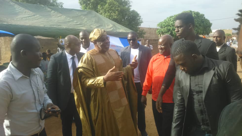 RpDM_COM's tweet image. Kalamban Coura hier, Dr. Cheick Modibo Diarra, Président du #RpDM a rendu une visite de courtoisie et de remerciement à la coordination des chefs de quartier, la coordination des imams, aux commerçants ainsi qu'aux associations amies de la coalition #CMD2018