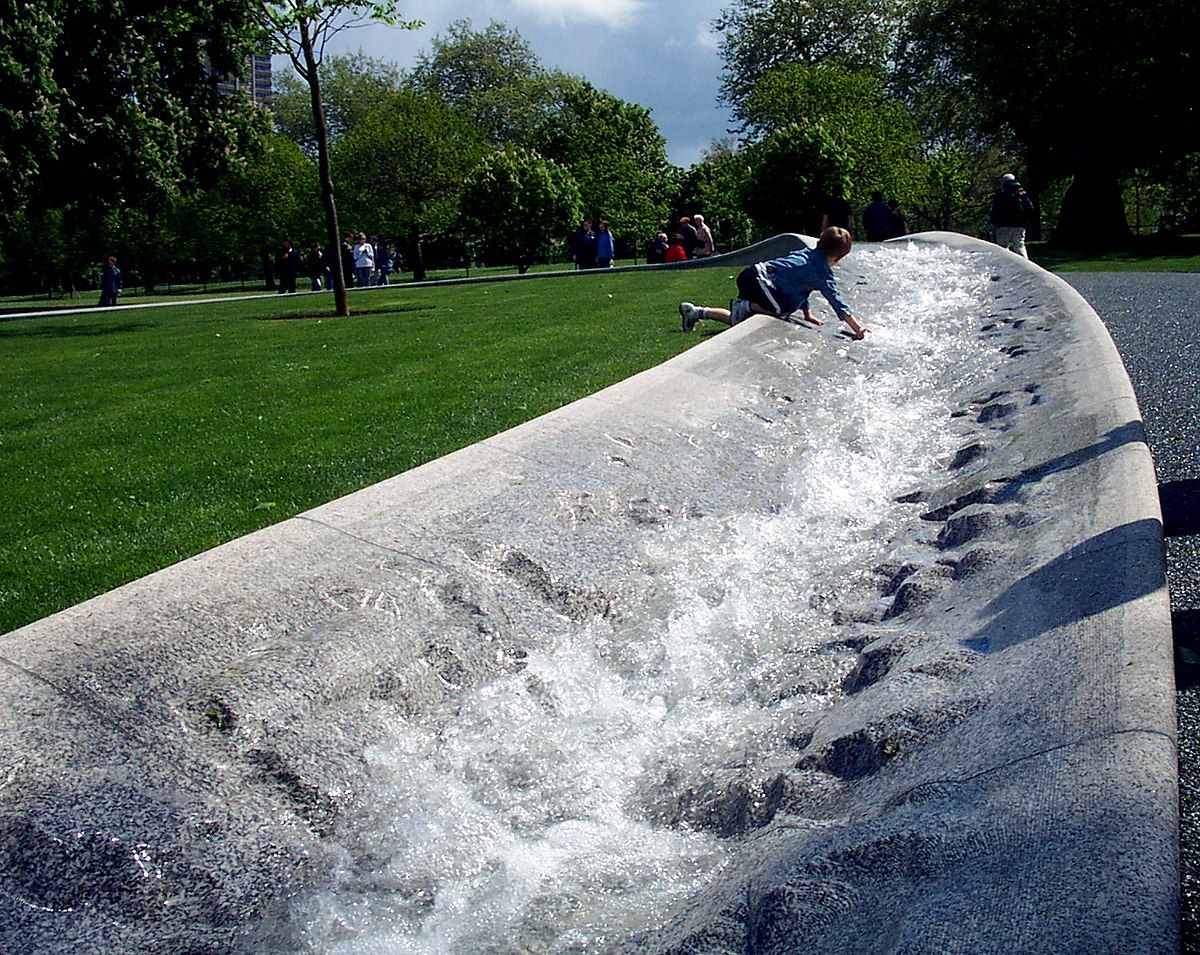 TELC_UK's tweet photo. The Diana, Princess of Wales Memorial Fountain is a memorial in #London dedicated to #Diana who died in a car crash in 1997. It was designed to express Diana's spirit and love of children. #english #school #learenglish #learningenglish #culture #london #telcuk https://t.co/9a5FWtCQRD