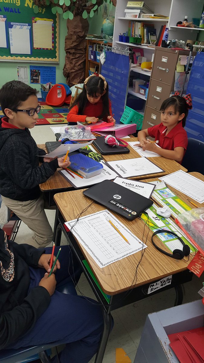angr17's tweet image. 3rd grade keeping track of their own data. Gret job Ms. Valles and her 3rd grade class ! #DNESchangemakers #istation #databinder #WeDeliverExcellence #THEDistrict #YISDProud