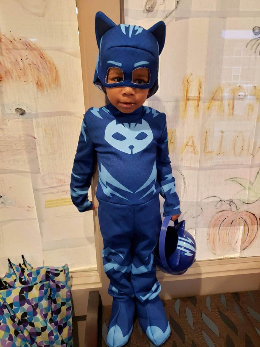 JackiGuilford's tweet photo. More Halloween fun at Watterson Lakeview Apartments #LiveMillennia @MillenniaCo https://t.co/b05SgzW7I5