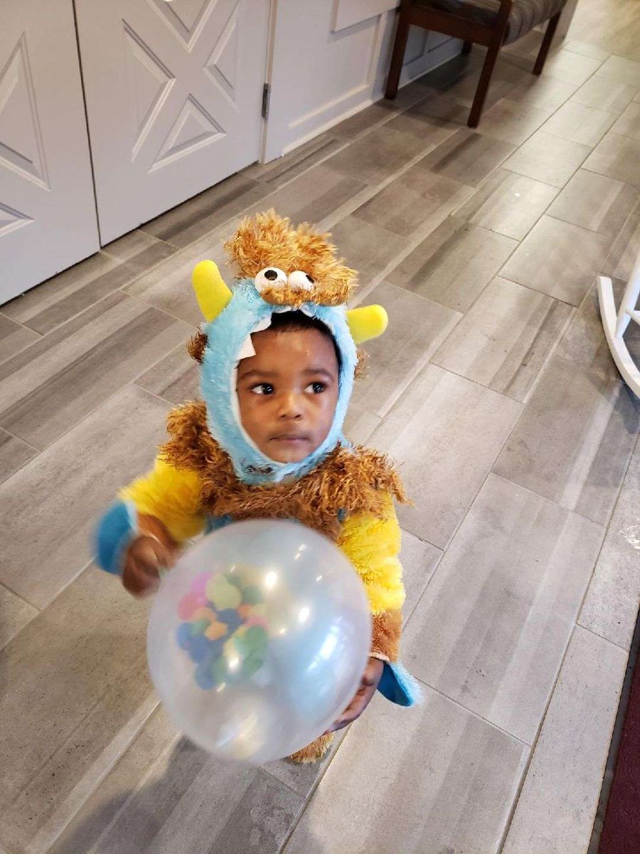 JackiGuilford's tweet photo. More Halloween fun at Watterson Lakeview Apartments #LiveMillennia @MillenniaCo https://t.co/b05SgzW7I5