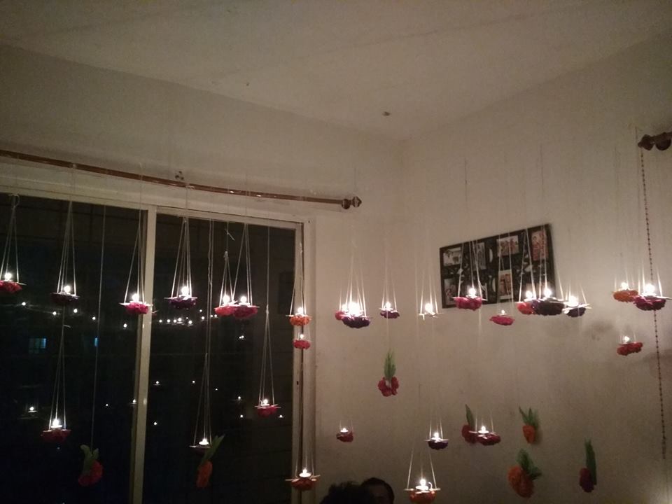 mysterioussu's tweet photo. @asianpaints Family makes home & during festivals we all come together & decorate our house. It's our combined effect that makes our house beautiful. Tealight holders hung, rangoli make my house beautiful.
#PeopleAddColour
@AkashKoli30
@highkeysans
@ChampJants https://t.co/cSaqQWof7h