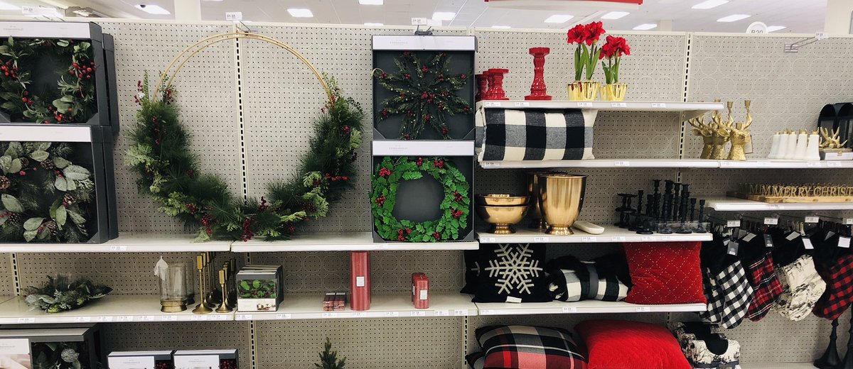 I’m baack 😁 and so excited about the new home innovation transition I just to tweet a little preview #T2840 #theValley #HolidayDomination #targetstyle #homedecor #vmlife @JoeMarando699 @StefaneeM <a href="/flondono09/">Fernando londono</a>