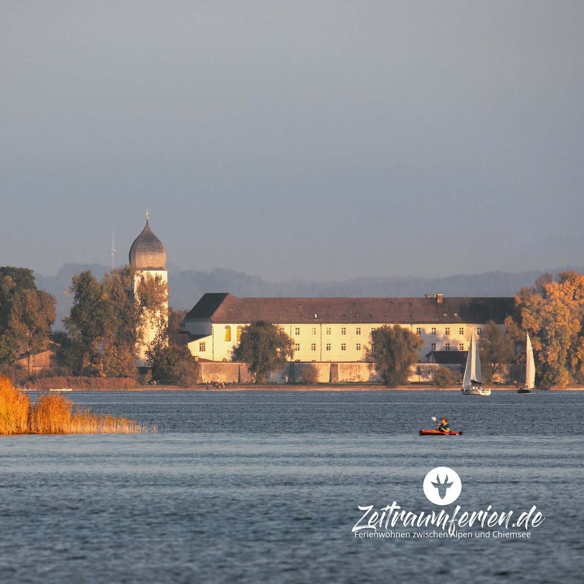 Die letzten Herbsttage gehen vorbei - wir freuen uns auf die nächste Saison🙃 und nicht vergessen rechtzeitig zu buchen 🐑 #chiemsee #zeitraumferien #ilovechiemsee #urlaubamchiemsee #ferienwohnung #urlaubsarchitektur #urlaubinbayern