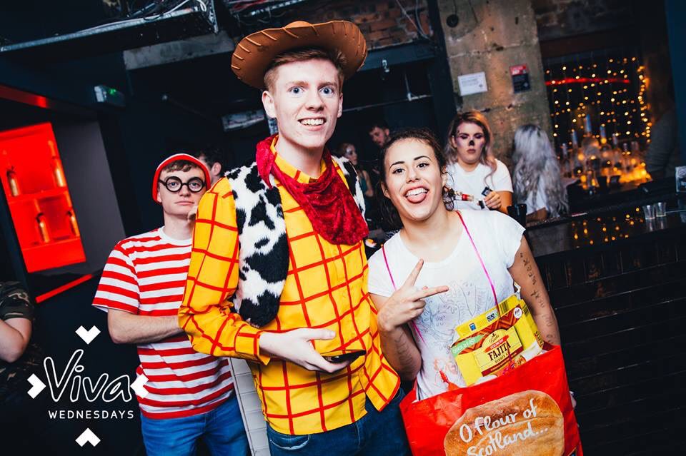 CainKelly7's tweet photo. Dno who the boy is but am buckled at daft where’s wally photobombing cunts in light last night ahahahaha https://t.co/2yBqQoQyut
