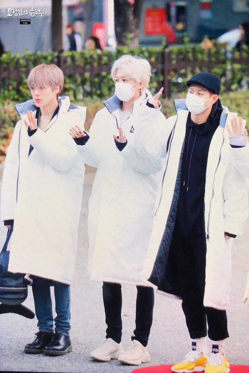 오늘 팬들이 제작해준 패딩 입고 뮤뱅출근하는 몬스타엑스 | 인스티즈