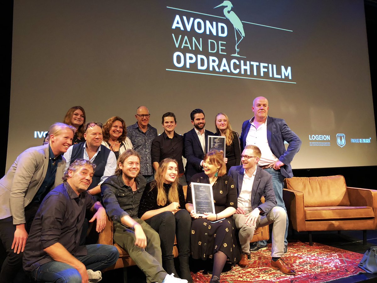 nieuws_video's tweet photo. Wow! Mooi 2 bronzen prijzen mogen ontvangen voor de Opdrachtfilm van het Jaar! @AvondOpdrFilm Trots op het team, en dank voor het vertrouwen van de klant @KLM! https://t.co/2R8HziEfZS