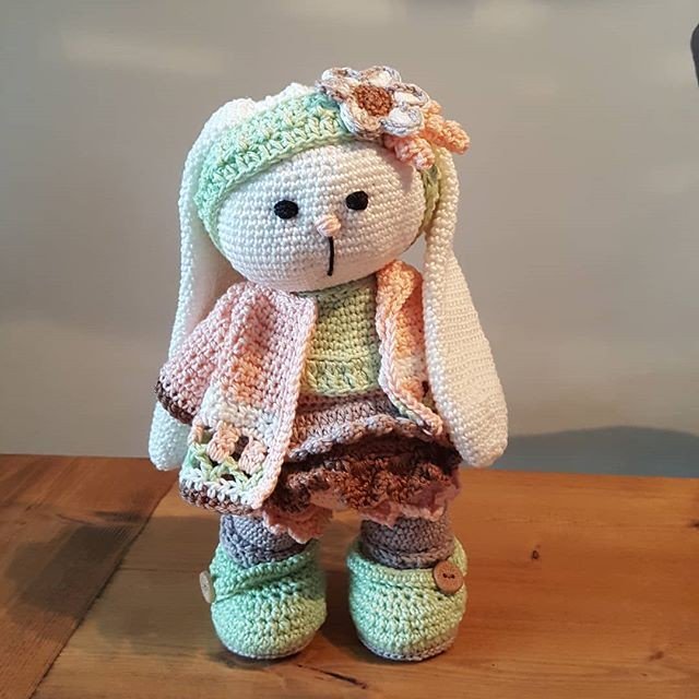 houseofkitchen_'s tweet photo. 📷: @ernasiemelingFor
.
Yuna, Funny Bunny Nina finally ready.

#crochet #crochets #crochetlife #crochetlove #crochetingaddict #instascrochet #yarnlive #grandpasuglyblanket #crocheteveryday #hakenisleuk #hakeniship #funnyshaken 📷: @ernasiemeling https://t.co/sqAQADQag2