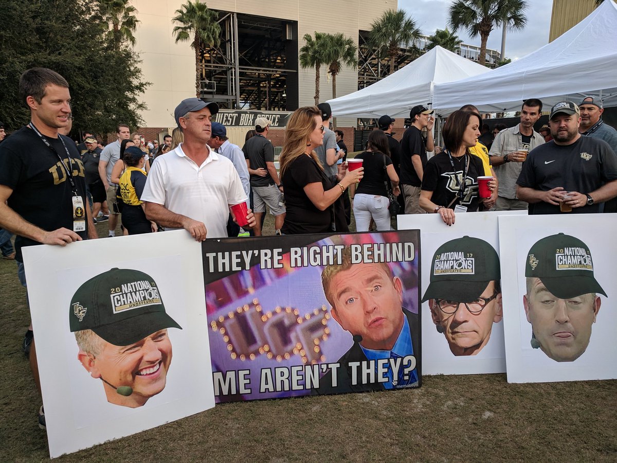 Lots of love for <a href="/KirkHerbstreit/">Kirk Herbstreit</a> and <a href="/finebaum/">Paul Finebaum</a> here at UCF! 😋