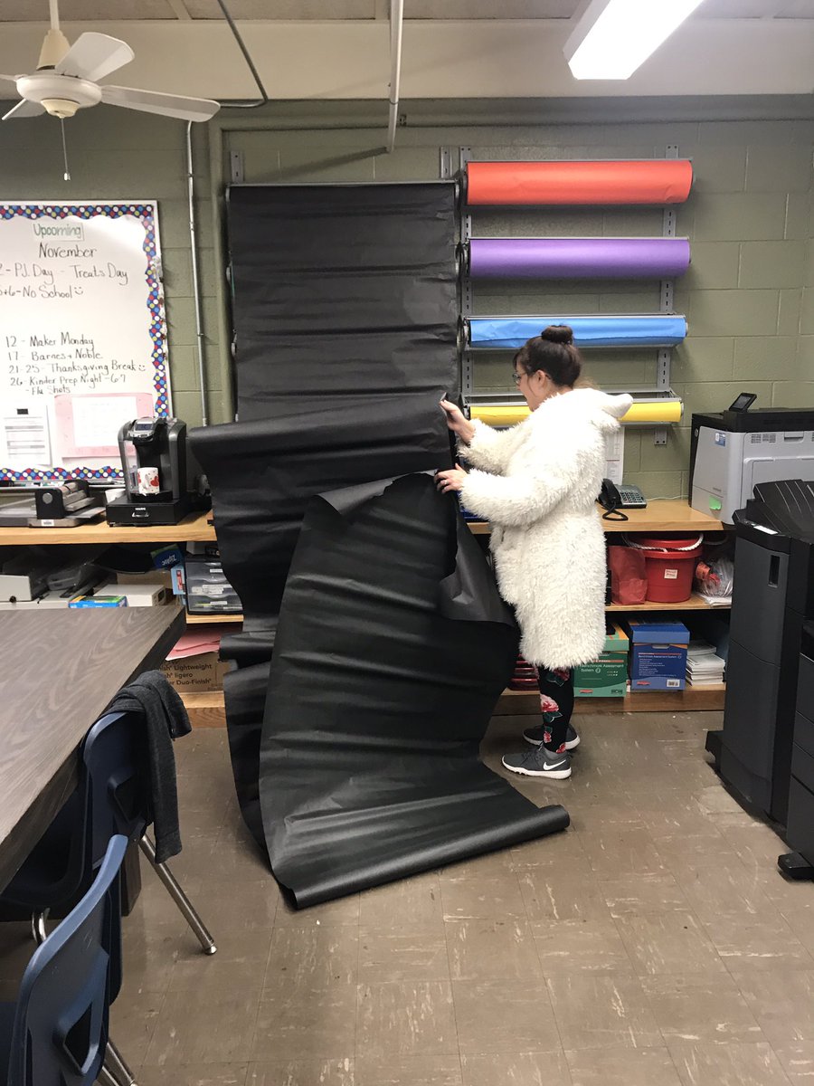 charissegroh's tweet photo. Black butcher paper: 1
Talburt: 0
🤣🤣🤣🤣 #thisweektho #allthefeels #yesitisPJday @jtalburt https://t.co/EWW6zTQ6wt