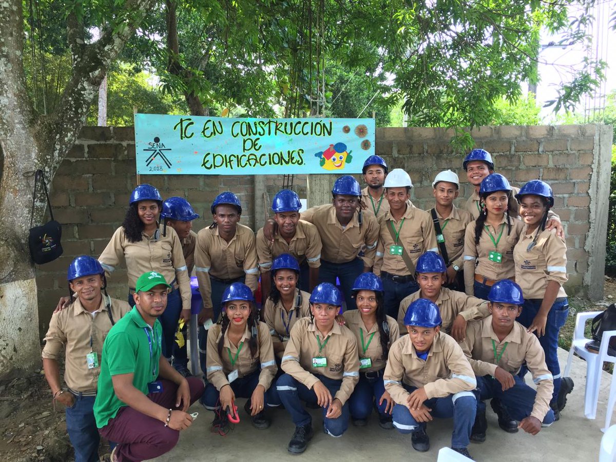 UNNCOL's tweet photo. Definitivamente sólo queda agradecer a nuestros aprendices e instructores por éste valioso evento, mejor dicho felices de ver esta variedad de stand y sobretodo el empoderamiento y compromiso con la feria, felicitaciones. 👏 @SBDIR_SENACFMA @CoordAcad_CFMA @CarlosAGamba https://t.co/9CGSH6Qv0u
