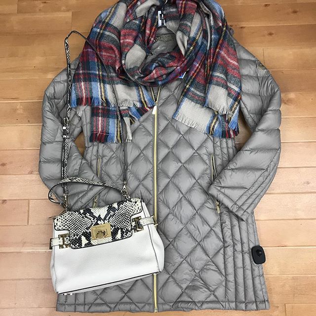 Michael Kors coat L $55
Scarf $5
Michael Kors Handbag $90 
#madeeasy #onlineshopping #cm #clothesmentor #resale #calltopurchase ift.tt/2Ojn4aj