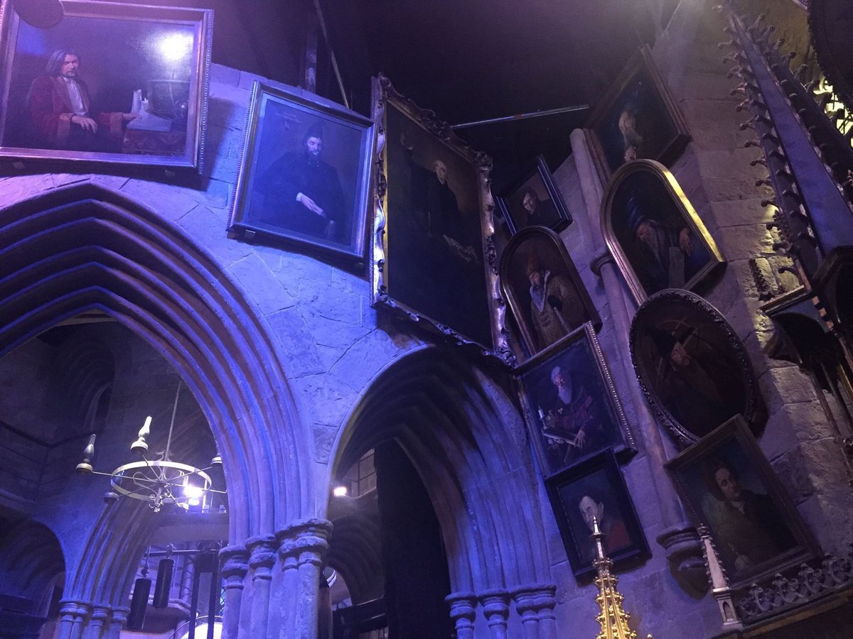 HelloToujours's tweet image. 🧙🏻‍♂️Quella volta che sono stata convocata da #Silente⁠ ⁠ con #HarryPotter #Ron ed #Ermione ma i quadri mi hanno trattenuto...✨ Su Hello Toujours tutte le info sugli Studios e la magia di Londra:  wp.me/s7Zh0l-londra 🌒
#Travel #viaggiare #blogdiviaggi #Hogwarts #londra